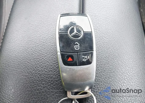 2017 Mercedes-Benz E 300 4Matic из США, поврежденный, VIN WDDZF4KB3HA081096